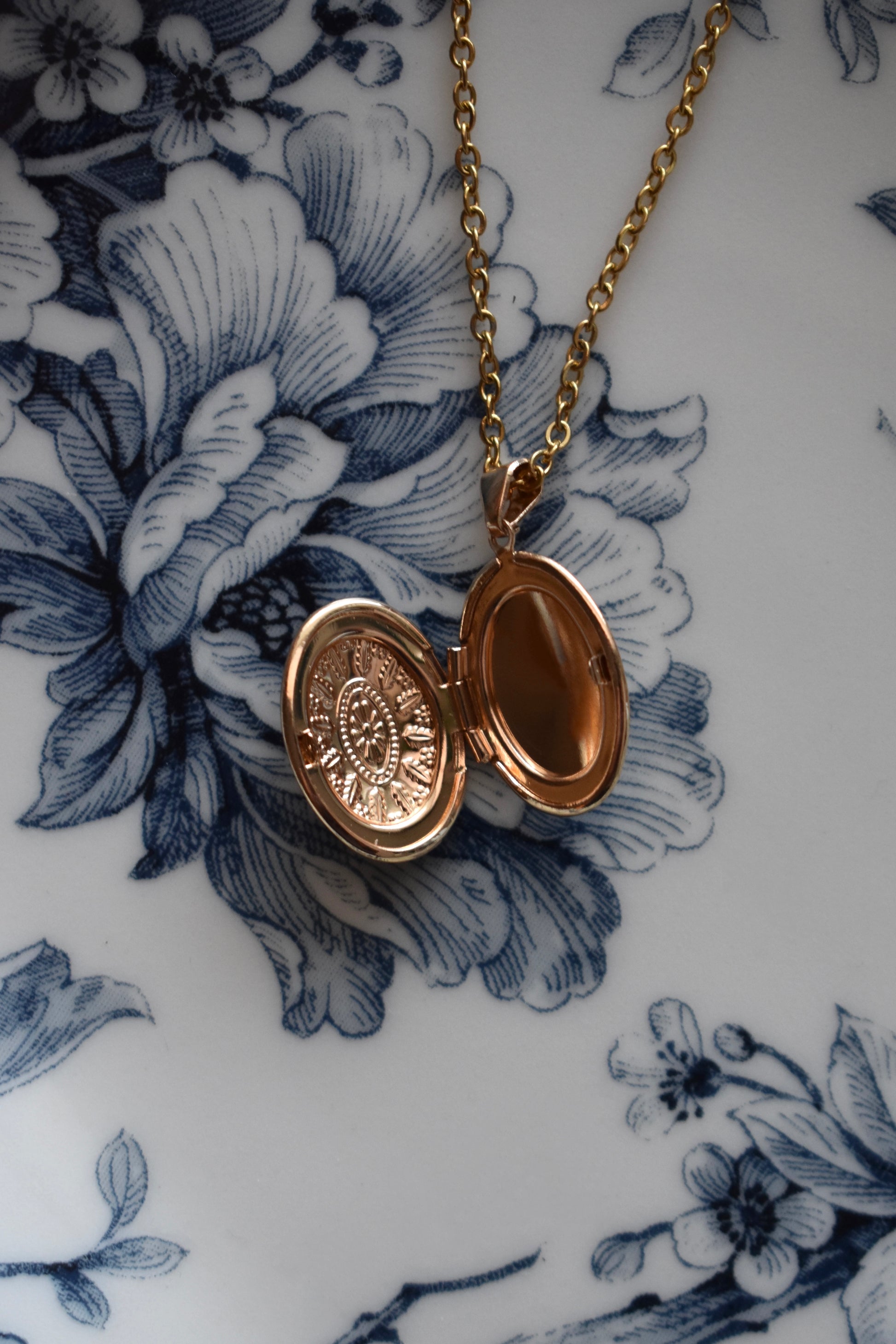 Tate's Oval Locket