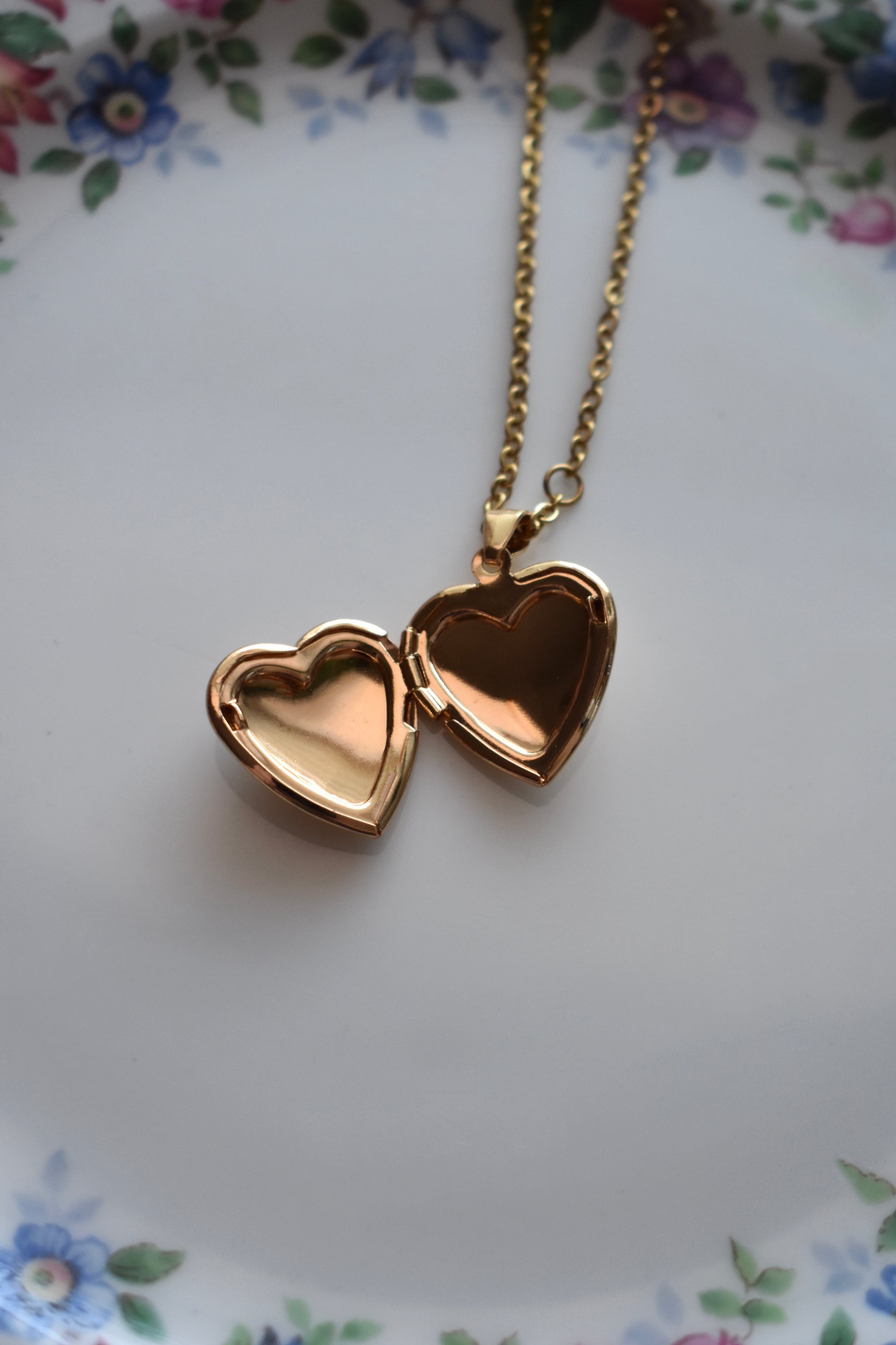 Cordelia Heart Locket - Gold