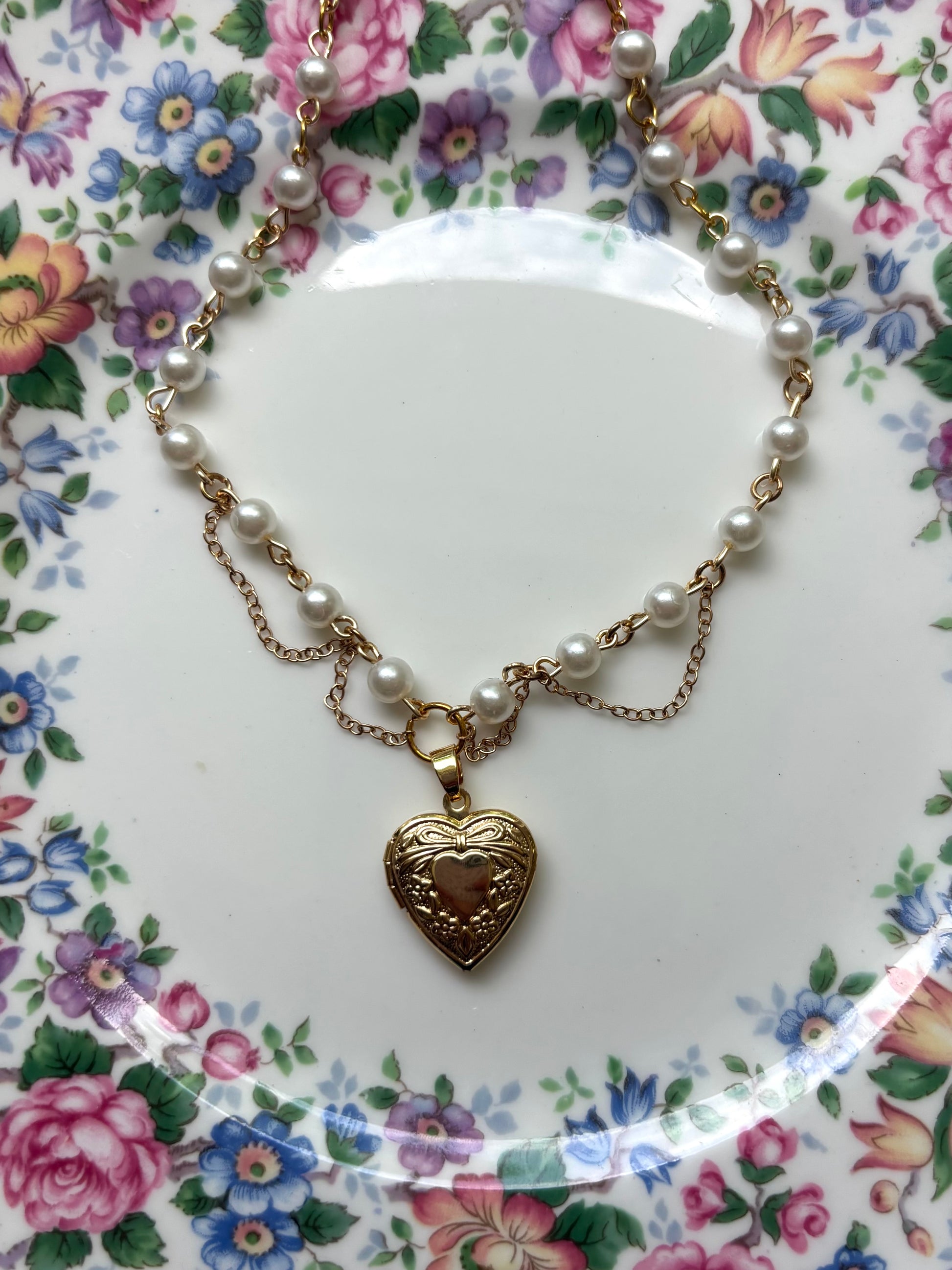 Locket & Pearls Necklace