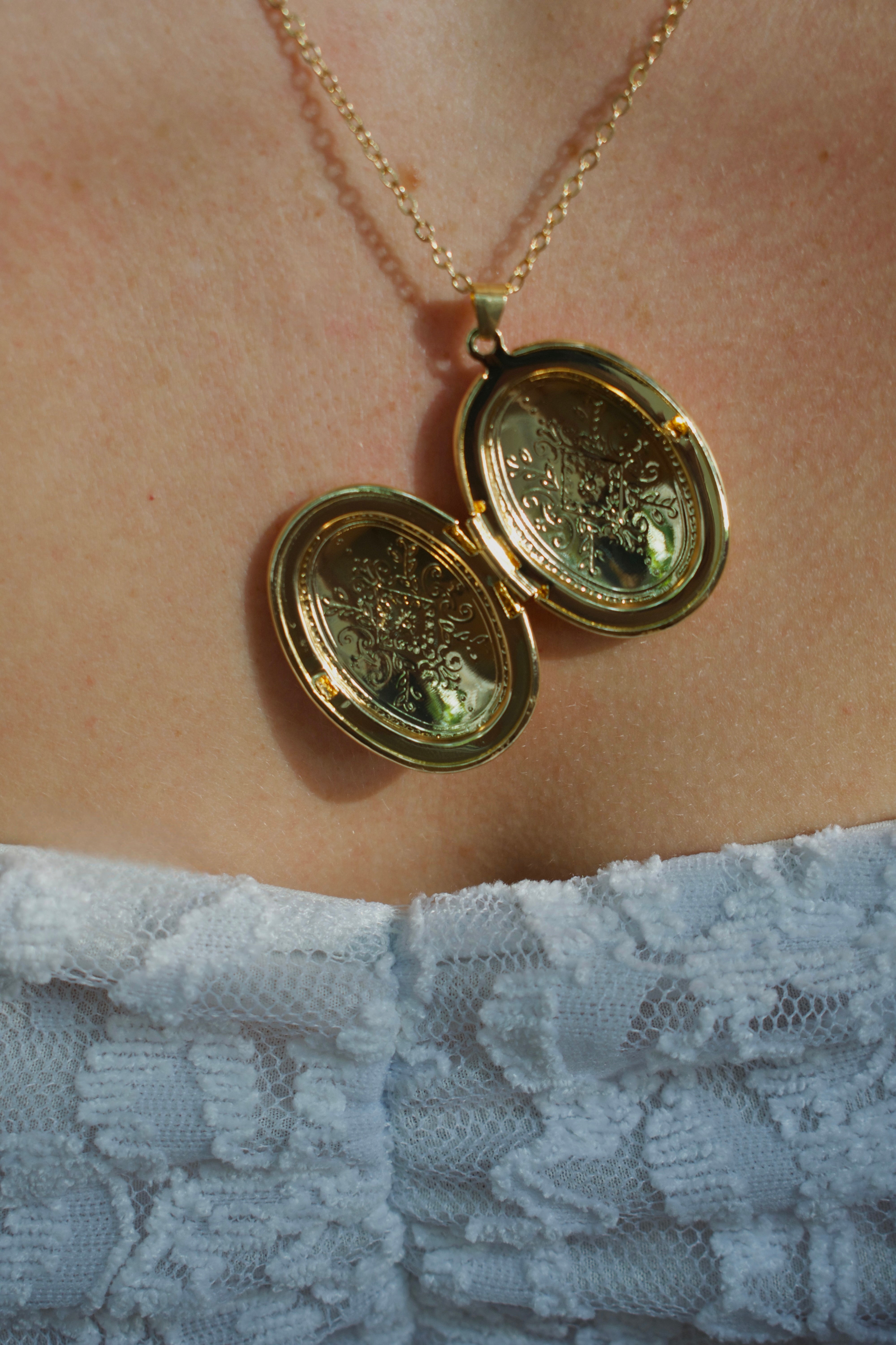 Apricity Chunky Locket - Gold