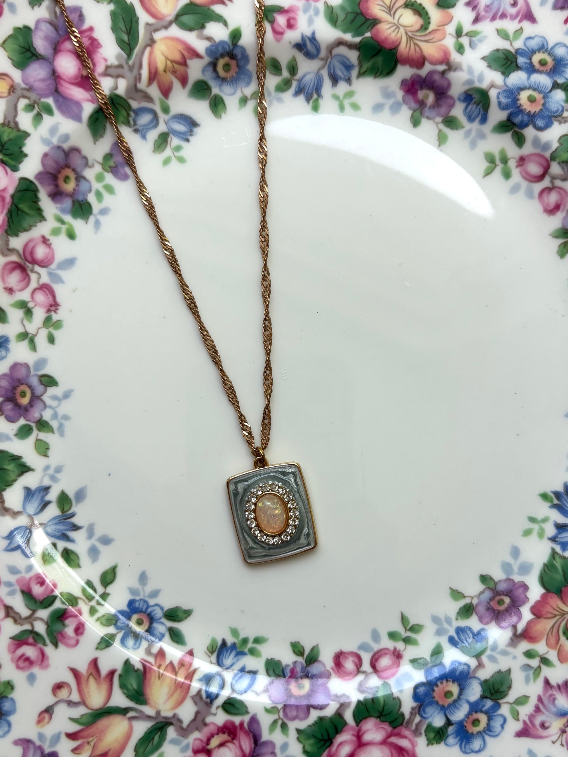 Pretty Pendant Necklace